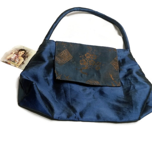 Red Blossom Purse 🆕 - Picture 1 of 5